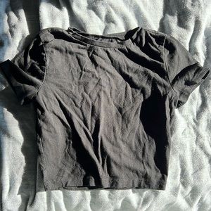 Black cropped tshirt